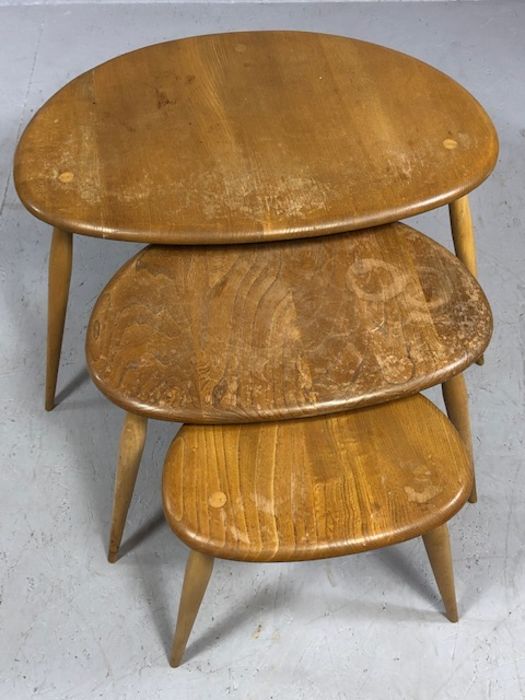 Ercol style Mid Century blonde elm 'Pebble' nest of three graduated tables, the largest approx