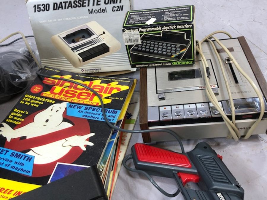 Collection of vintage computer gaming items to include a Commodore 64 and a collection of games - Image 5 of 7