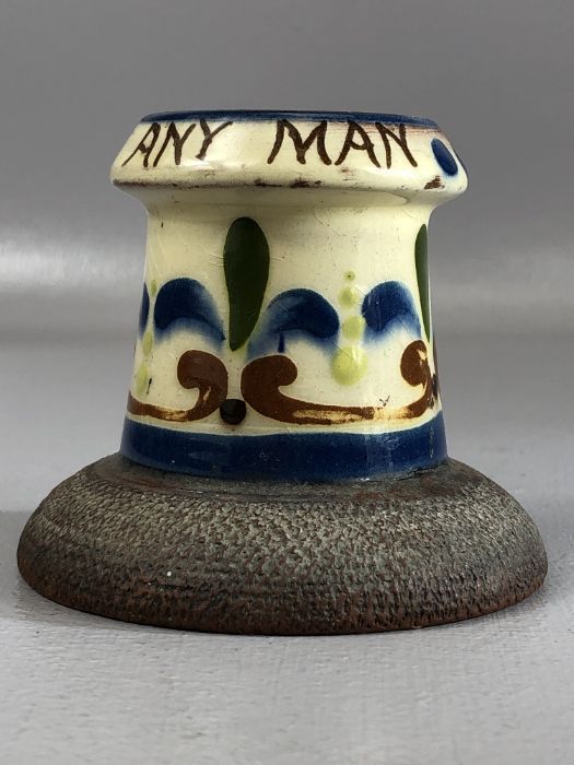 Watcombe pottery match striker marked 'A Match for any Man', approx 8cm in height - Bild 5 aus 6