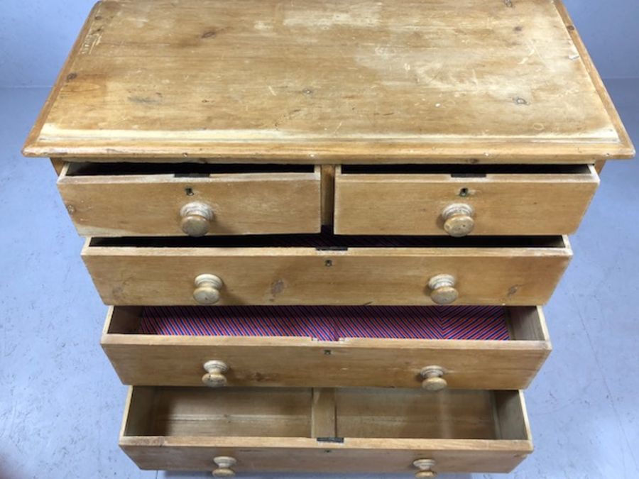 Antique pine chest of five drawers, approx 96cm x 46cm x 93cm tall - Image 3 of 5
