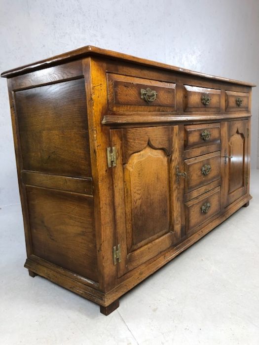 Good quality solid wood modern sideboard with six drawers, two cupboards and two keys, approx - Image 6 of 6