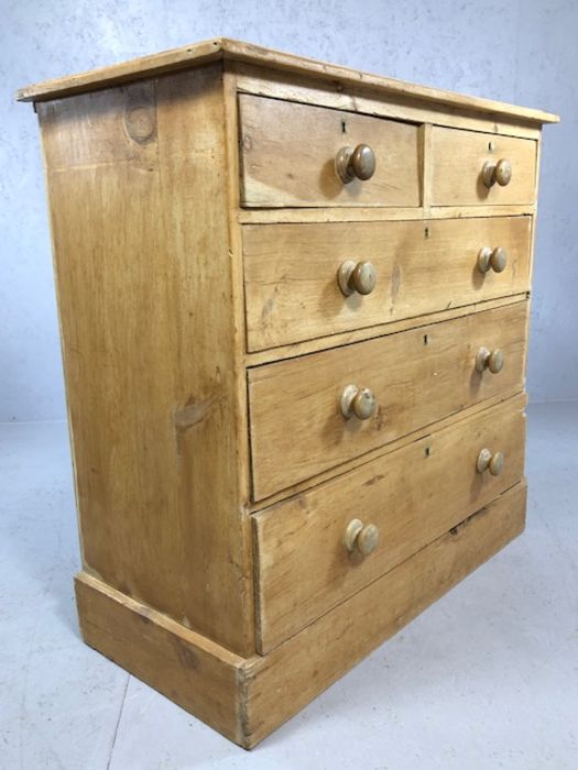 Antique pine chest of five drawers, approx 96cm x 46cm x 93cm tall - Image 4 of 5
