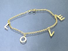 9ct Gold bracelet with the four letter word "LOVE" in gold letters approx 18cm long and 1.8g