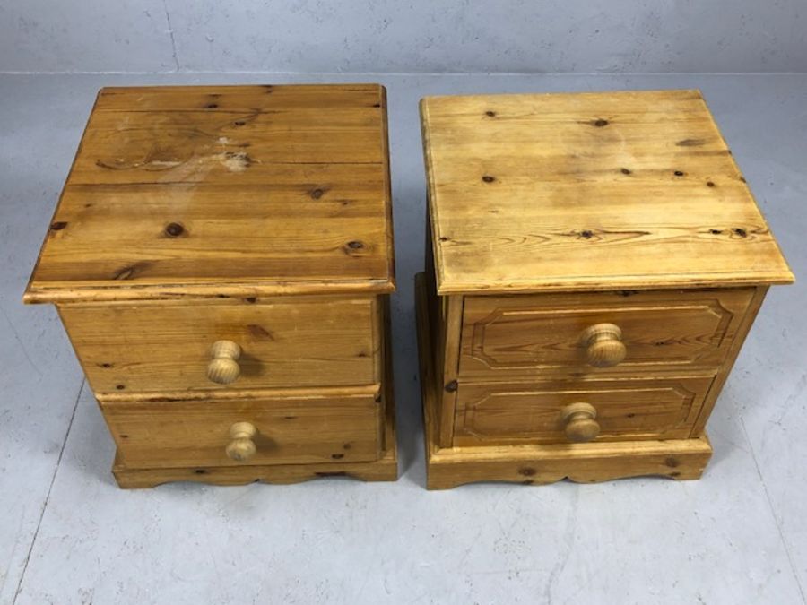 Two low pine bedside tables each with two drawers - Image 2 of 3