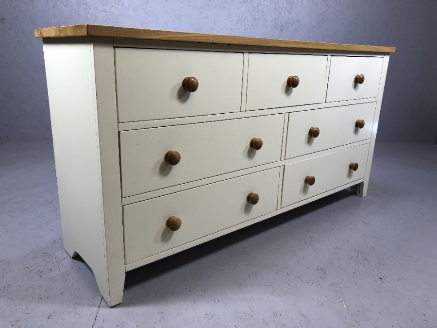 Modern pine topped chest of seven drawers, approx 149cm x 42cm x 77cm tall - Image 4 of 4
