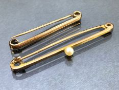 Two 9ct Gold Bar Brooches one set with a Pearl, the largest approx 52mm & total weight 3.8g