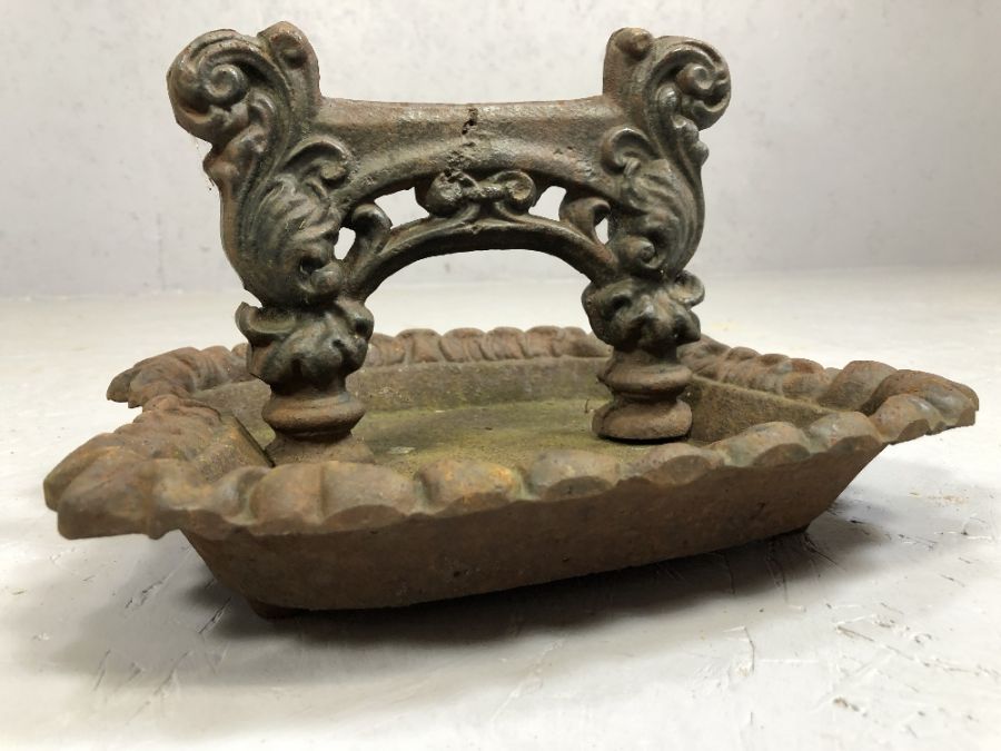 Victorian cast iron boot scraper, approx 29cm x 28cm x 18cm tall - Image 3 of 5