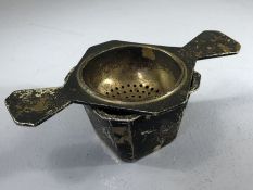Silver hallmarked tea strainer in square pot hallmarked for Birmingham by maker Barker Brothers
