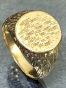 9ct Gold ring approx size 'U' and 13g