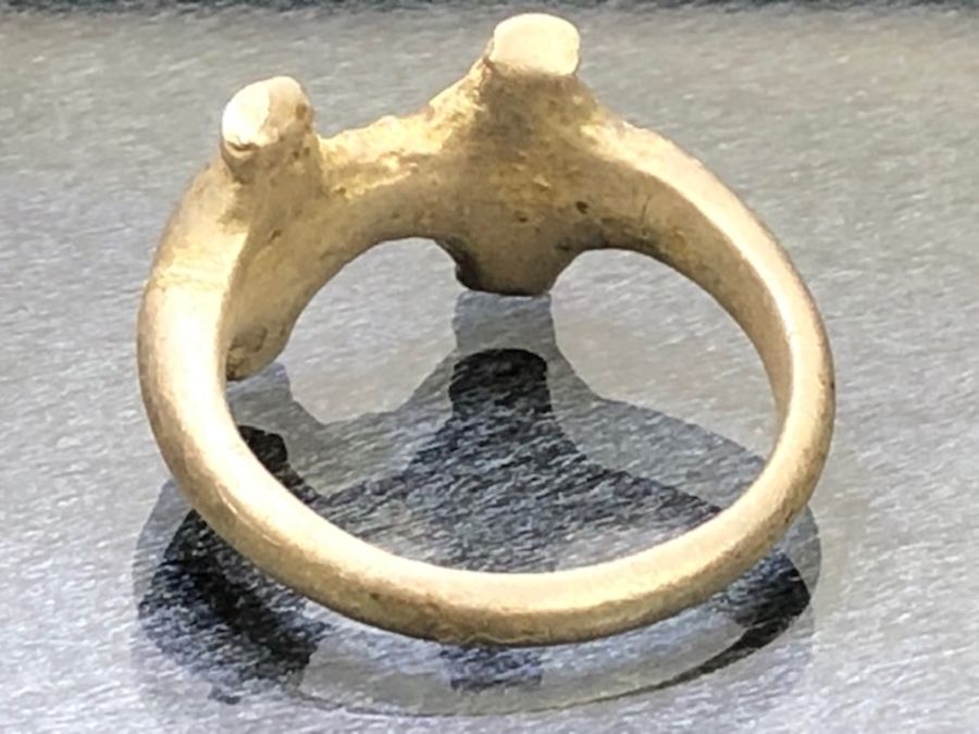 Collection of eight rings of varying ages, one bearing the imprint of a woman's head, possibly Julia - Image 7 of 16