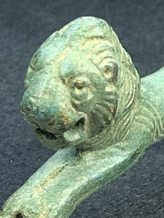 Collection of three razors, possibly Roman in origin, one in the form of a leopard or other wild cat - Image 9 of 11