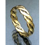 9ct Gold twisted design ring size 'Q' & 3.2g