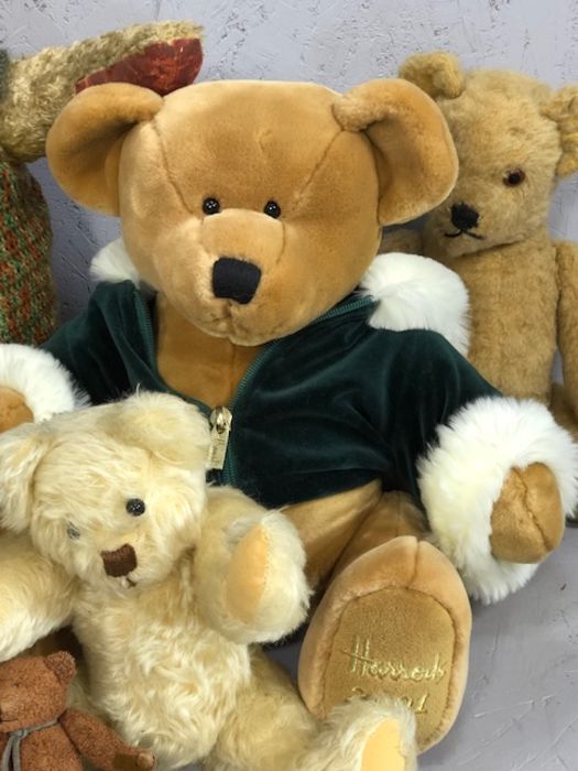 Collection of vintage teddy bears to include one Harrods Bear - Image 3 of 7