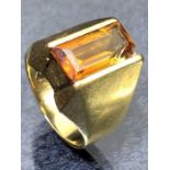 18ct Gold Contemporary style ring set with single large Citrine stone (damaged) and marked 750. Size