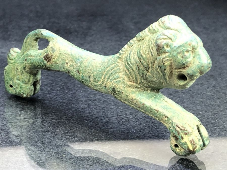 Collection of three razors, possibly Roman in origin, one in the form of a leopard or other wild cat - Image 6 of 11