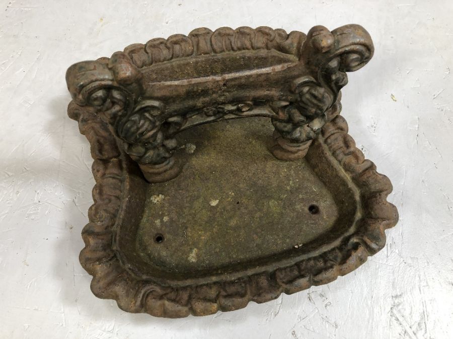 Victorian cast iron boot scraper, approx 29cm x 28cm x 18cm tall - Image 2 of 5