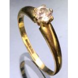 9ct Gold ring set with CZ size 'O' and approx 1.5g