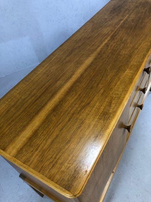 Mid Century walnut sideboard by GORDON RUSSELL of Broadway, with three drawers flanked by cupboards, - Image 5 of 7