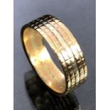 9ct Gold two tone Gold band size 'O' approx 3.8g