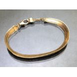 Italian flat linked 375 9ct Gold Bracelet marked Italy approx 18cm long and 5g