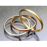 9ct Gold tri-colour three inter-linking rings approx size 'O' & 3.9g