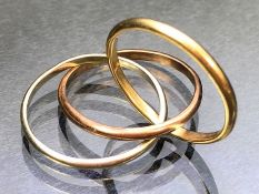 9ct Gold tri-colour three inter-linking rings approx size 'O' & 3.9g