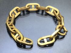 18ct Gold Hollow Bracelet with double D shaped links and large clasp (A/F) approx 37.7g