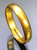 22ct Gold band size 'S' and approx 5.9g