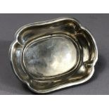 Silver pin dish marked 835 approx 9.5cm long & 42g