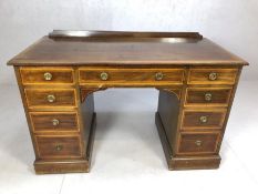 Kneehole desk with inlaid detailing and nine drawers, approx 121cm x 60cm x 76cm tall