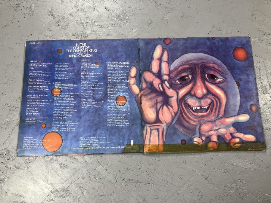 1 KING CRIMSON LP: "In The Court Of The Crimson King" (UK Pink Island Orig A2 / B4 matrix). - Image 3 of 5