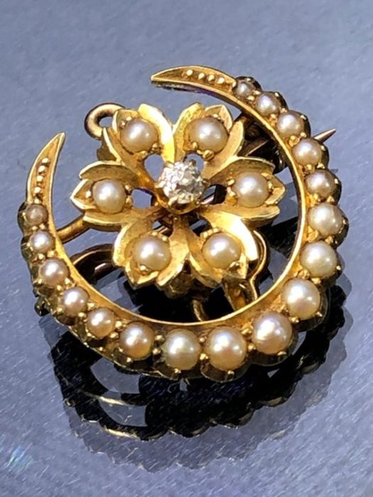 Gold (unmarked but possibly 15ct or 18ct) Small Crescent Brooch set with graduated seed pearls and - Image 3 of 5