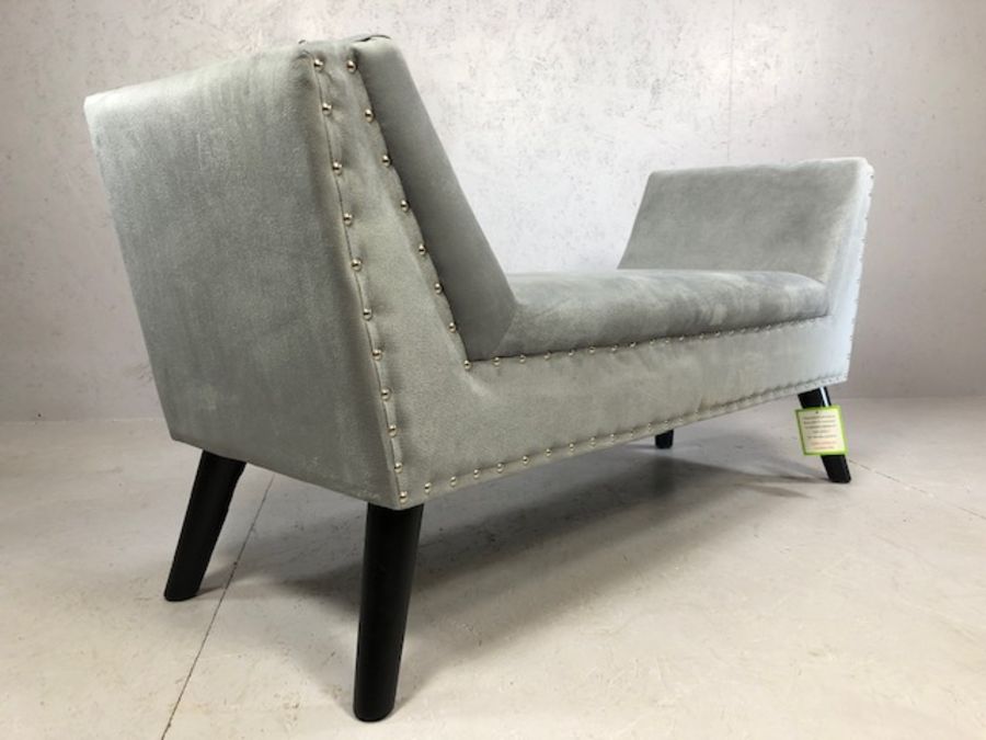 Grey velvet bench or end of bed stool, approx 130cm x 45cm x 64cm tall - Image 4 of 5