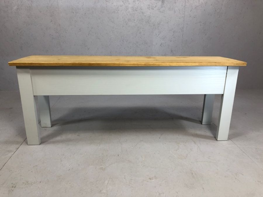 Modern pine-effect storage bench with white-painted legs