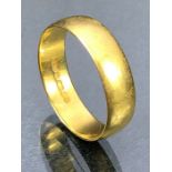 18ct Fully hallmarked Gold ring/ band size 'V' approx 5.1g