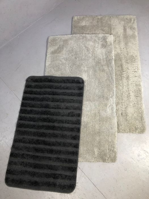 Two modern grey rugs and one other, the pair approx 150cm x 80cm - Image 2 of 4