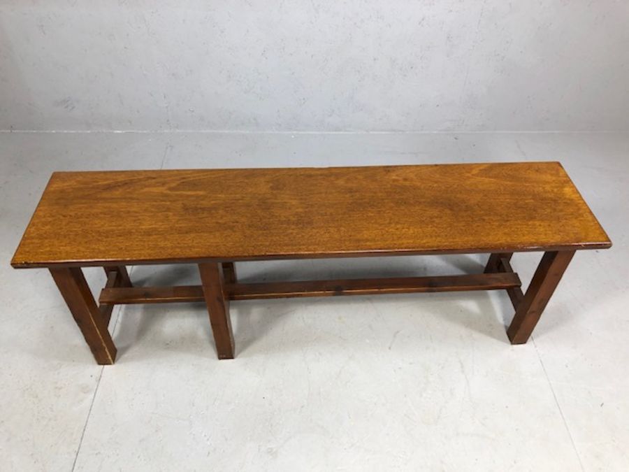 Wooden hall bench, approx 130cm x 30cm x 47cm tall - Image 2 of 5