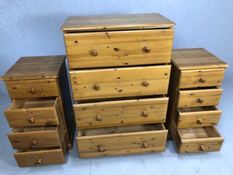 Pine bedroom furniture to include chest of four drawers and two bedside cabinets of four drawers - Image 2 of 3