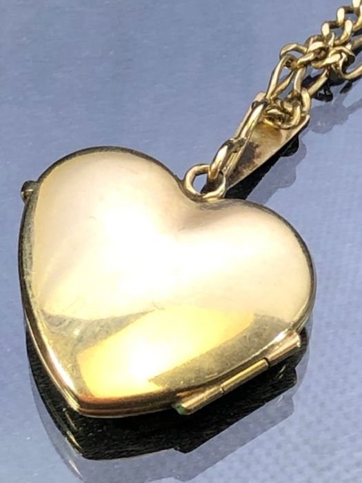 9ct Gold chain and unmarked Gold coloured heart shaped locket - Image 4 of 8