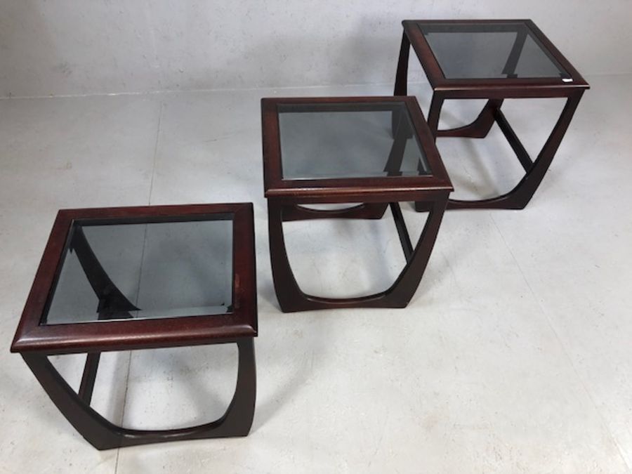 Mid Century style nest of tables with glass inserts - Image 4 of 4