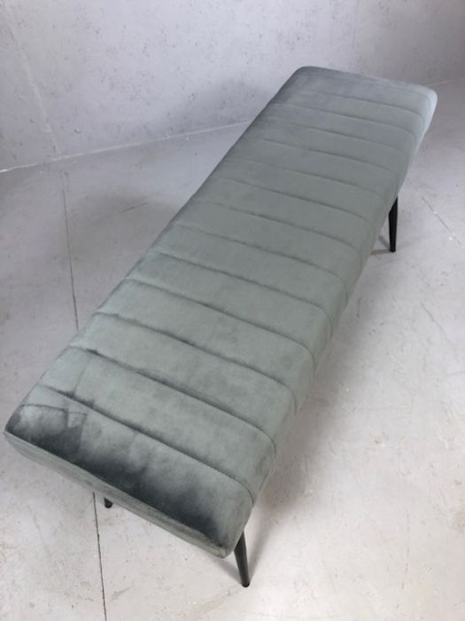 Grey velvet long stool / bench on tapering legs, approx 120cm x 38cm - Image 3 of 5