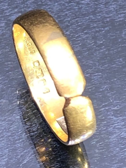 18ct Gold ring approx size 'T' & 4.3g - Image 3 of 4