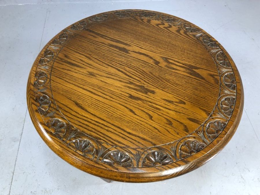 Circular wooden coffee table, approx 76cm in diameter - Image 3 of 3