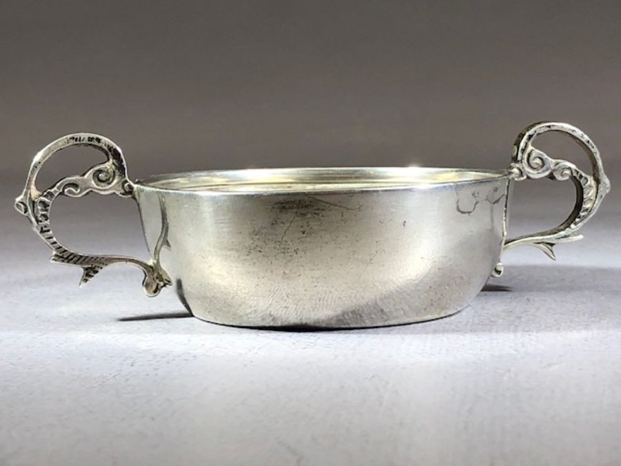 Silver marked Sterling twin handled Porringer approx 7.5cm in diameter and 65g - Bild 4 aus 5