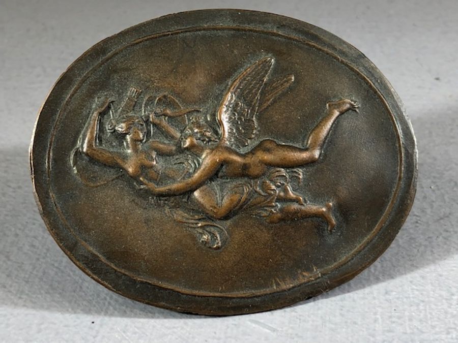 Collection of cameos depicting Cupid and Psyche, Antinous, Caesar, etc along with an interesting - Image 2 of 8