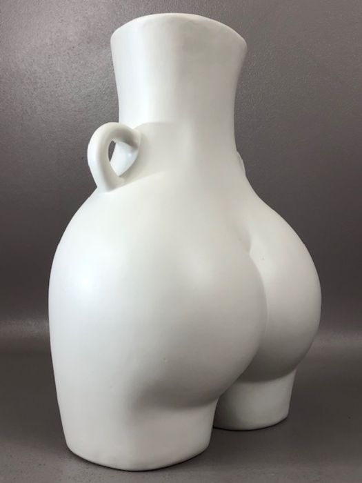 Modern ceramics: a white vase in the form of a posterior, with twin handles, approx 30cm in height - Image 3 of 4