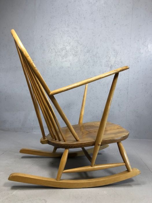Ercol 'Grandfather' rocking chair in Beech and Elm - Image 4 of 5