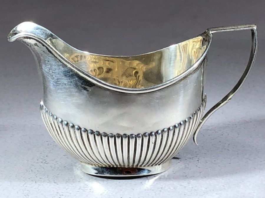 Silver hallmarked handled and fluted sugar bowl & milk jug approx 70g - Bild 6 aus 9