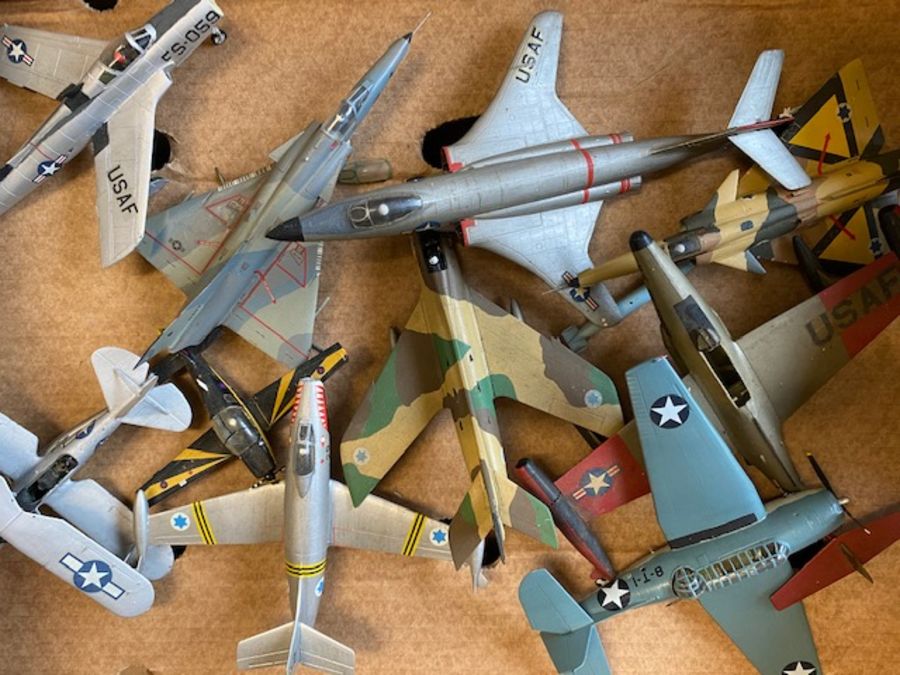 Large collection of made-up Airfix model aeroplanes, circa 150 - Bild 5 aus 11