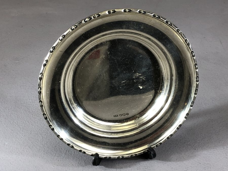 Silver hallmarked dish (Diameter 14cm) by Viners and small Silver hallmarked Tazza approx 152g - Image 5 of 6